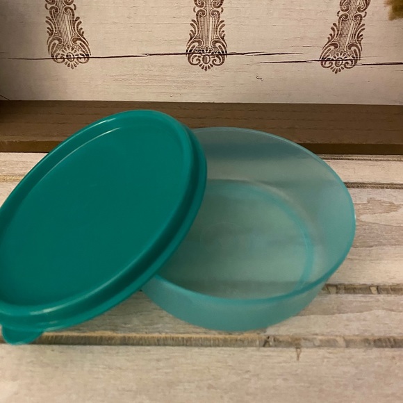 Tupperware Little Wonders Containers Set of 2 - Picture 2 of 4